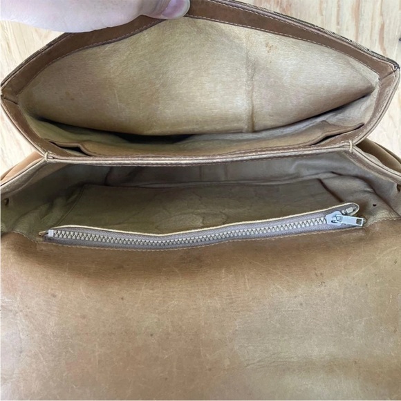 Gucci Tan Monogram Shoulder Bag - Picture 9 of 14